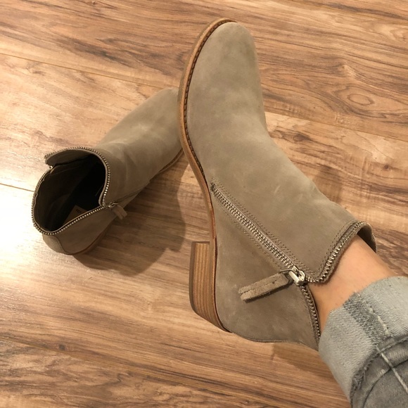 Dolce Vita Sofiya Bootie - Picture 4 of 6